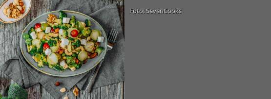 Rezeptbild für "Fruchtiger Brokkolisalat mit Nüssen"