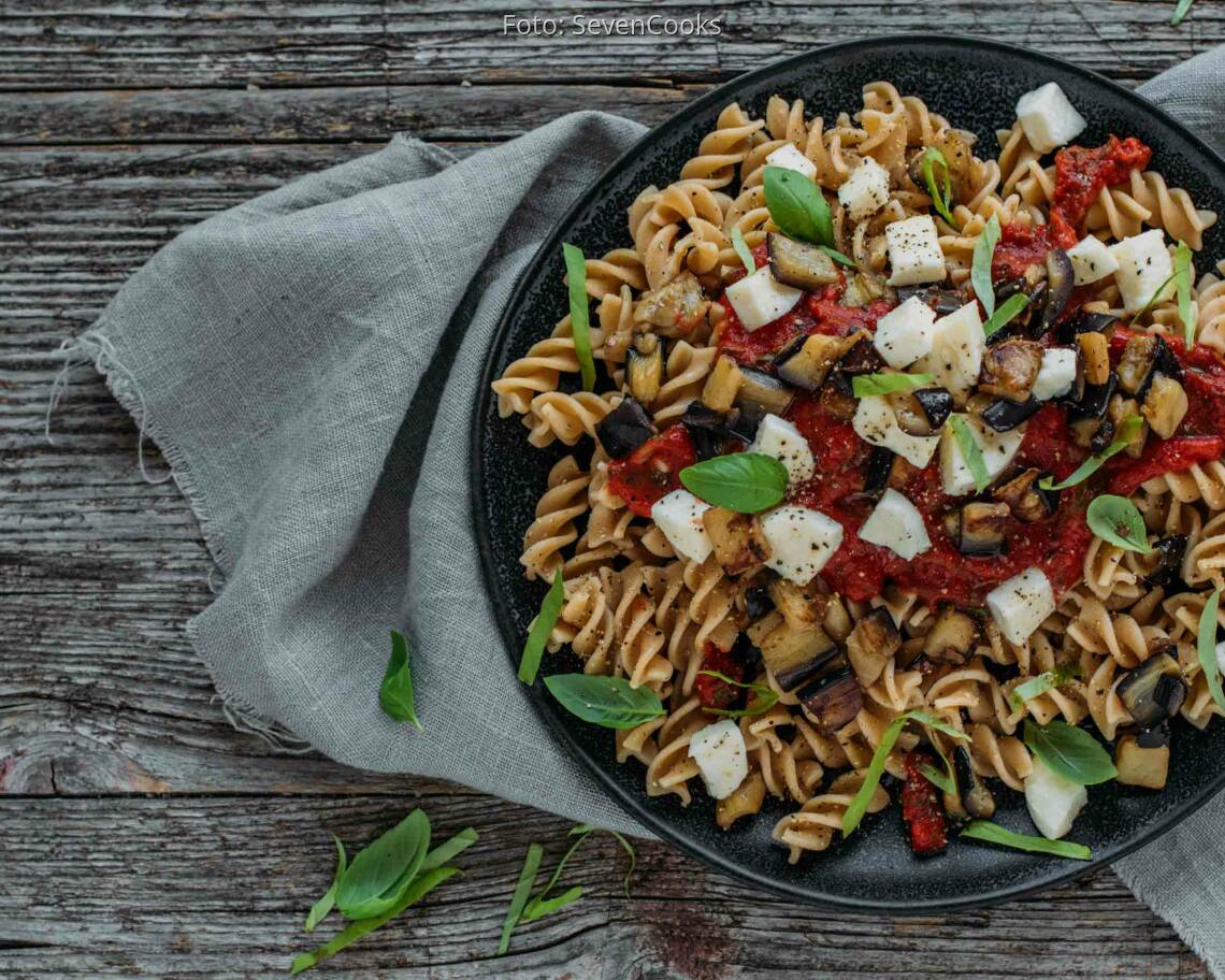 Vegetarisches Rezept: Fusilli mit Auberginen & Mozzarella 2