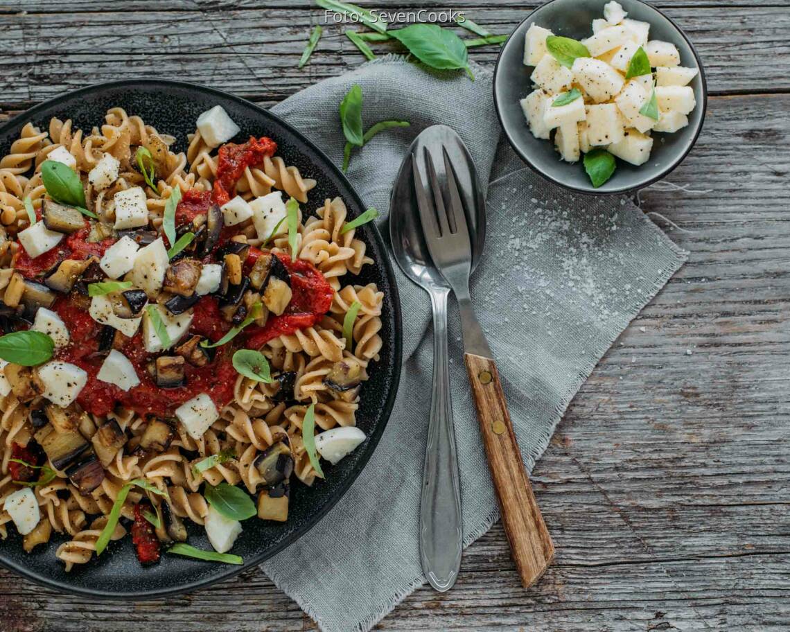 Vegetarisches Rezept: Fusilli mit Auberginen & Mozzarella 3