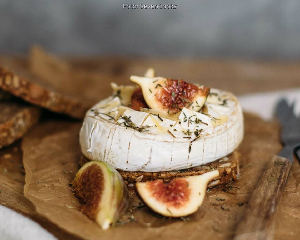 Vegetarisches Rezept: Gebackener Camembert auf Vollkornbrot_1