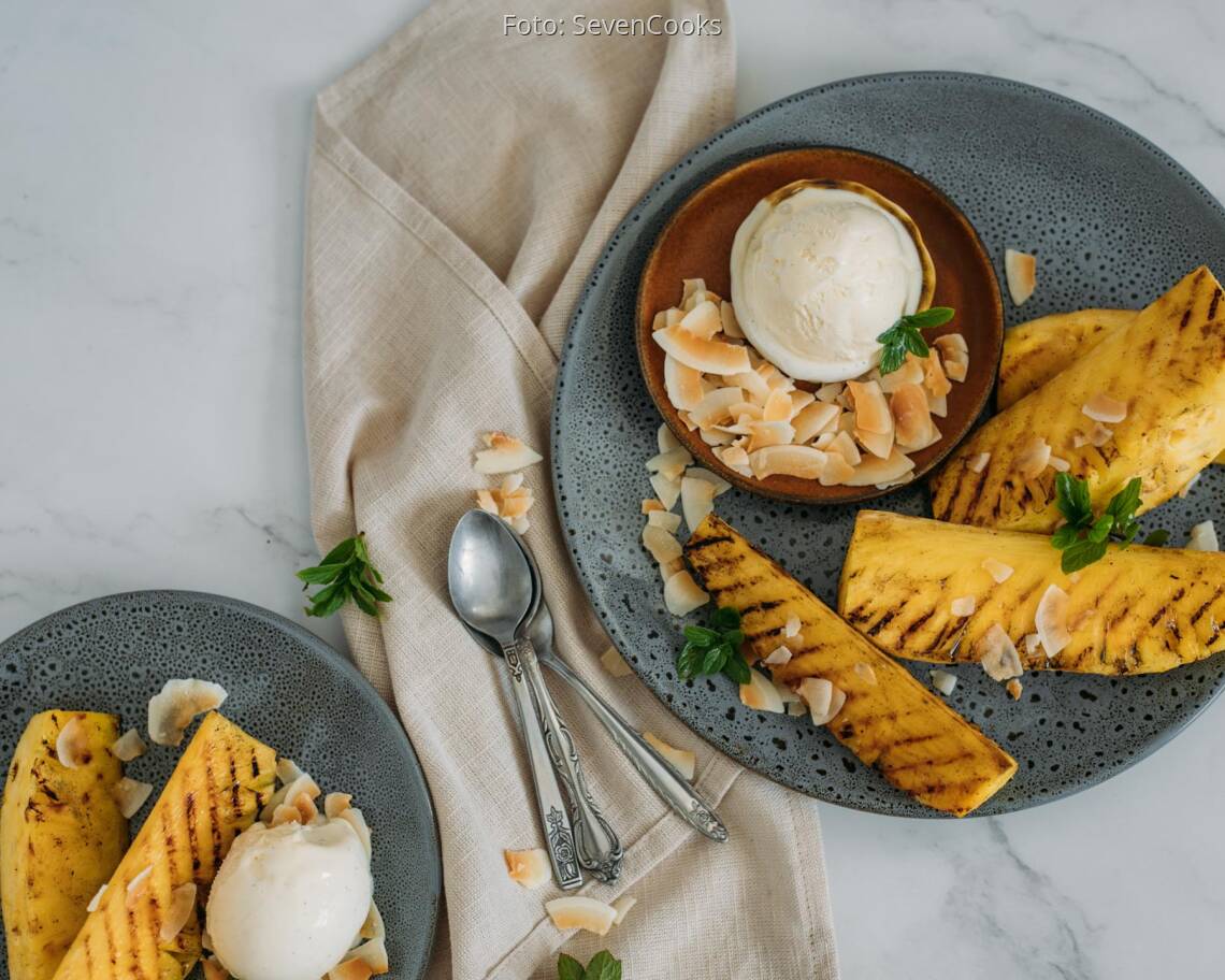 Vegetarisches Rezept: Gegrillte Ananas mit Kokos und Vanilleeis 2