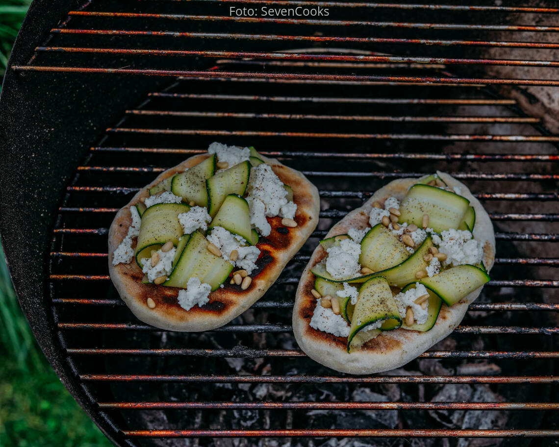 Vegetarisches Rezept: Gegrilltes Fladenbrot mit Rocotta und Zucchini 3