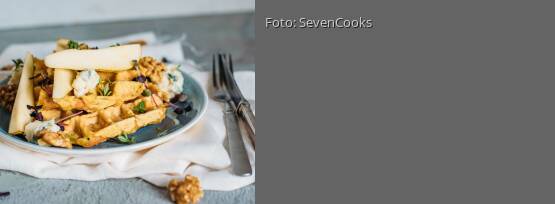 Rezeptbild für "Gemüse-Waffeln mit Gorgonzola und Walnusskernen"