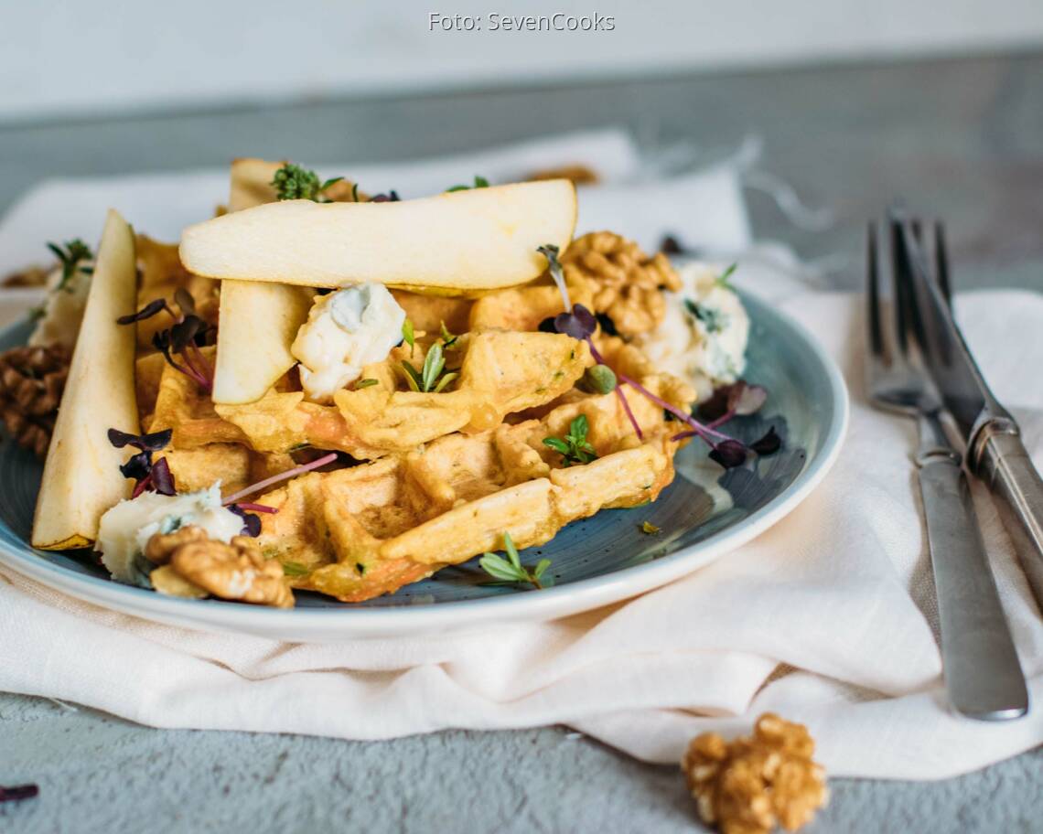 Vegetarisches Rezept: Gemüse-Waffeln mit Gorgonzola und Walnusskernen_1