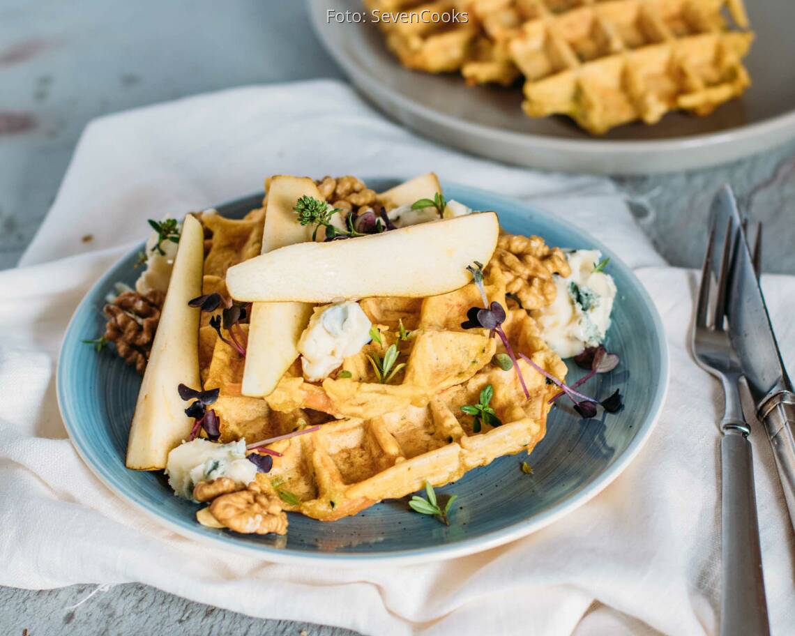 Vegetarisches Rezept: Gemüse-Waffeln mit Gorgonzola und Walnusskernen_3