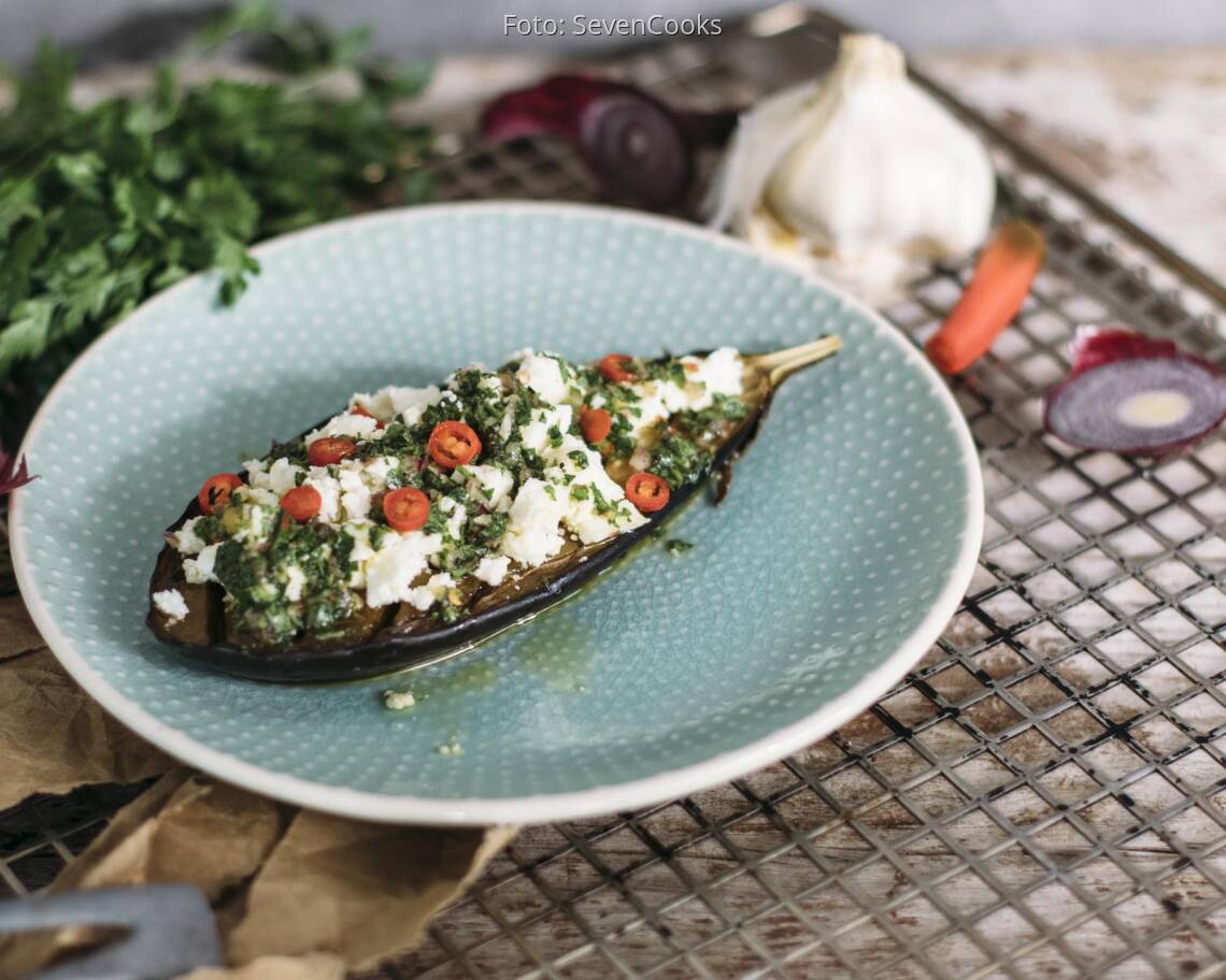 Vegetarisches Rezept: Geröstete Auberginen mit Feta und Kräutern_3