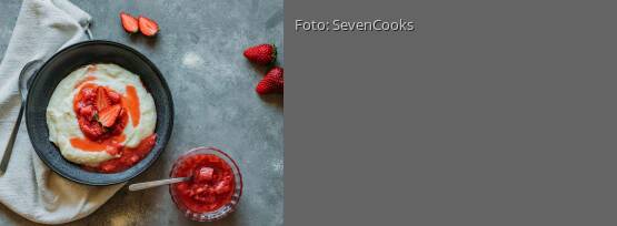 Rezeptbild für "Grießbrei mit Rhabarberkompott"