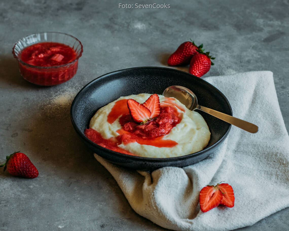 Vegetarisches Rezept: Grießbrei mit Rhabarberkompott 3