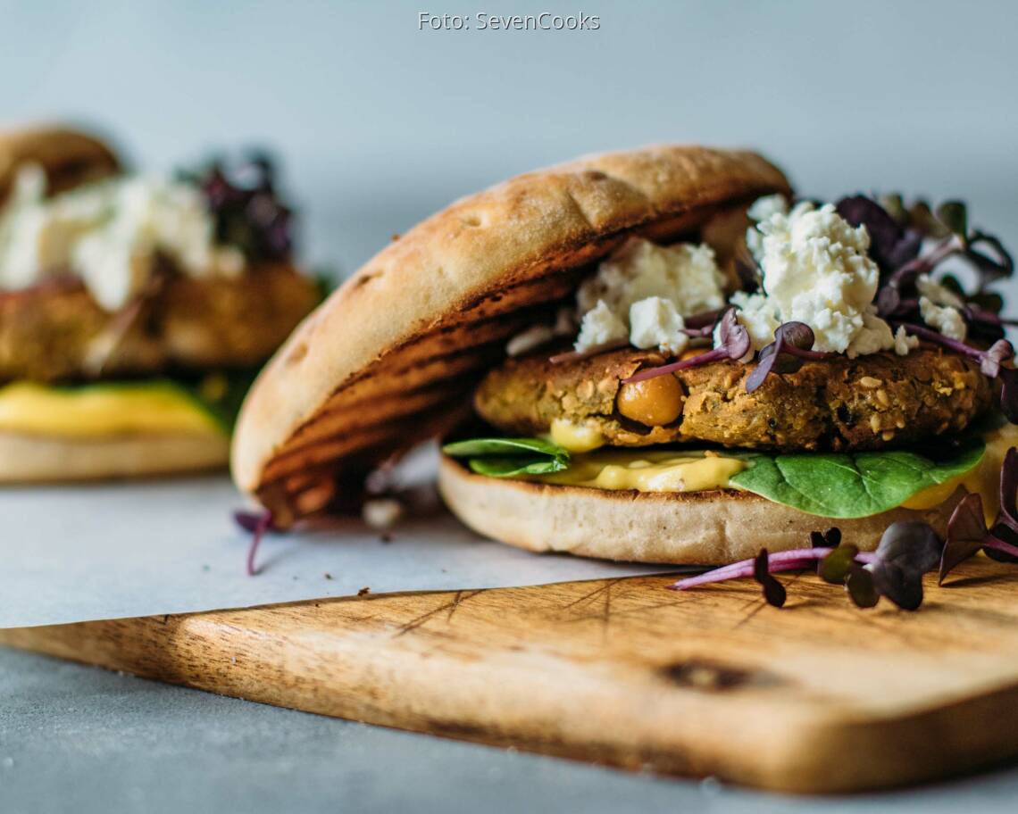 Vegetarisches Rezept: Griechischer Burger mit Feta 2