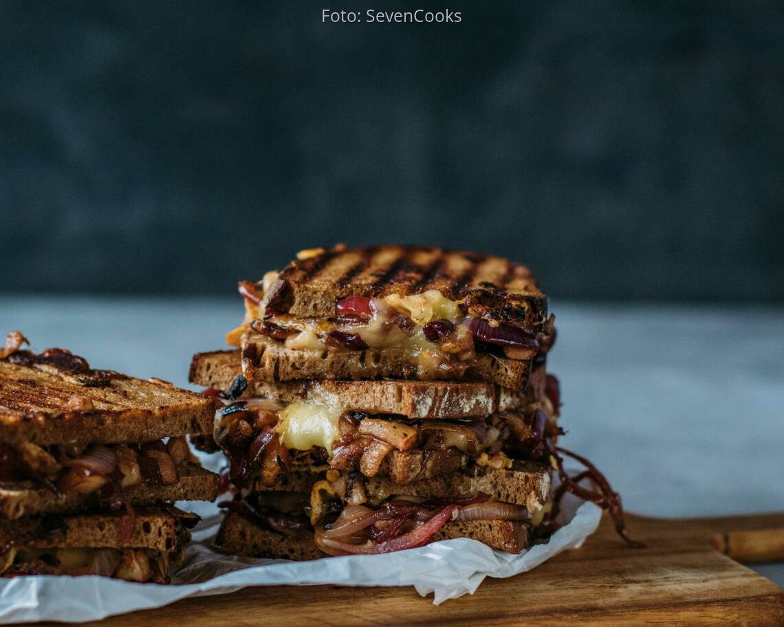 Vegetarisches Rezept: Grilled Cheese Sandwich mit Birne und Cheddar