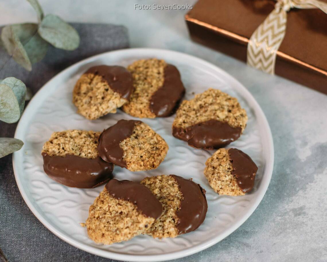 Fertiges Rezept: selbstgemachte Haferflockenkekse mit Schokolade