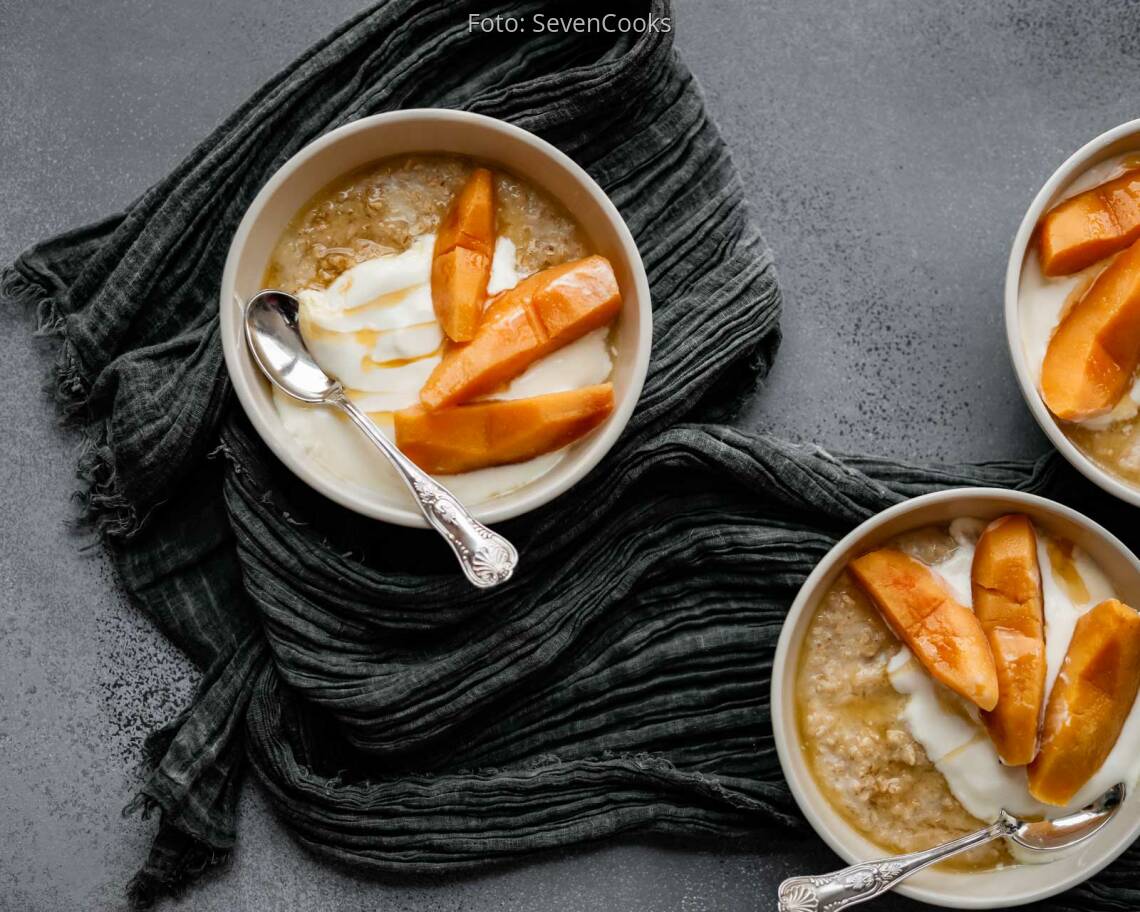 Vegetarisches Rezept: Haferporridge mit Quittenkompott