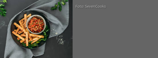 Rezeptbild für "Halloumi Pommes mit roter Salsa"