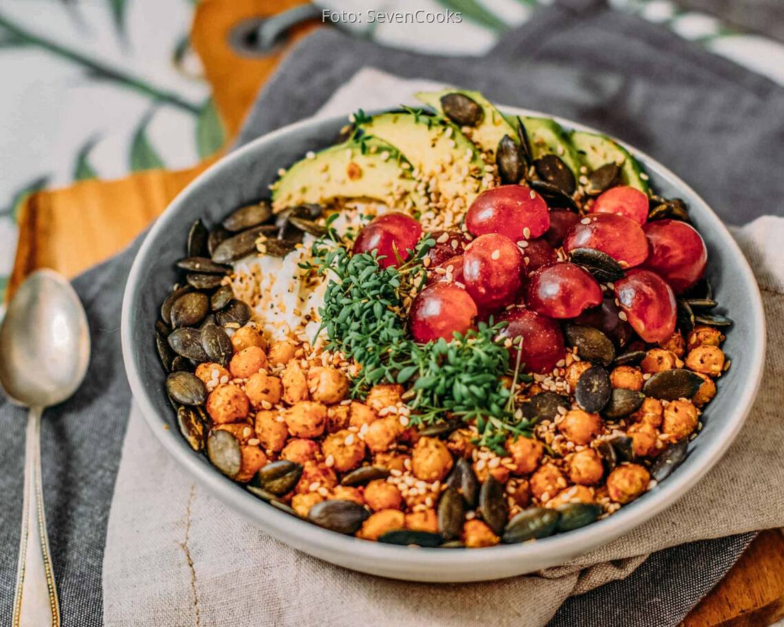 Vegetarisches_Rezept:_High_Protein_Frühstücksbowl_neu 1