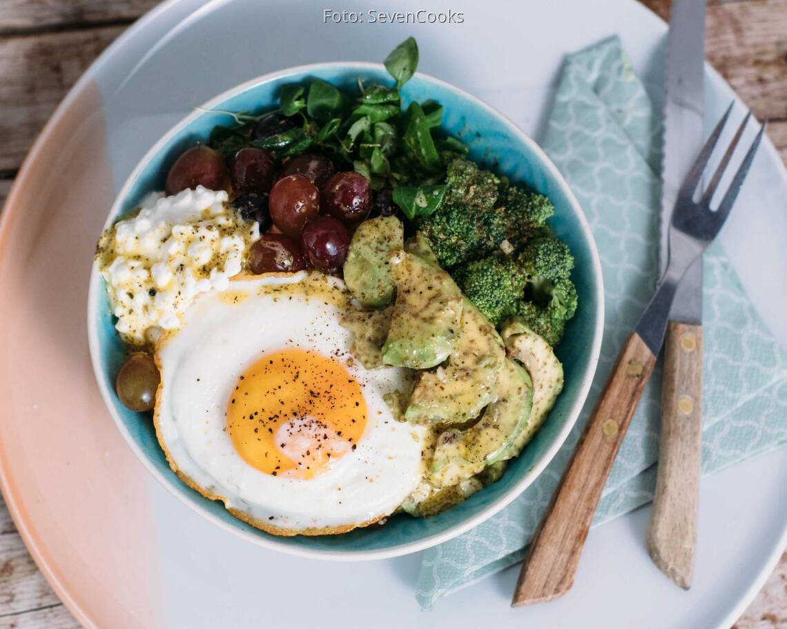Vegetarisches Rezept: Hüttenkäse Bowl