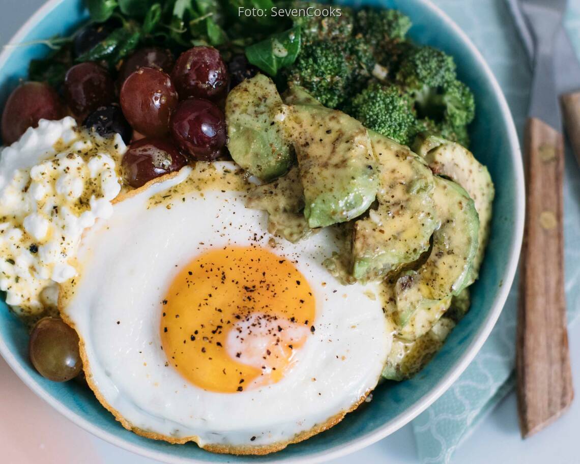 Vegetarisches Rezept: Hüttenkäse Bowl