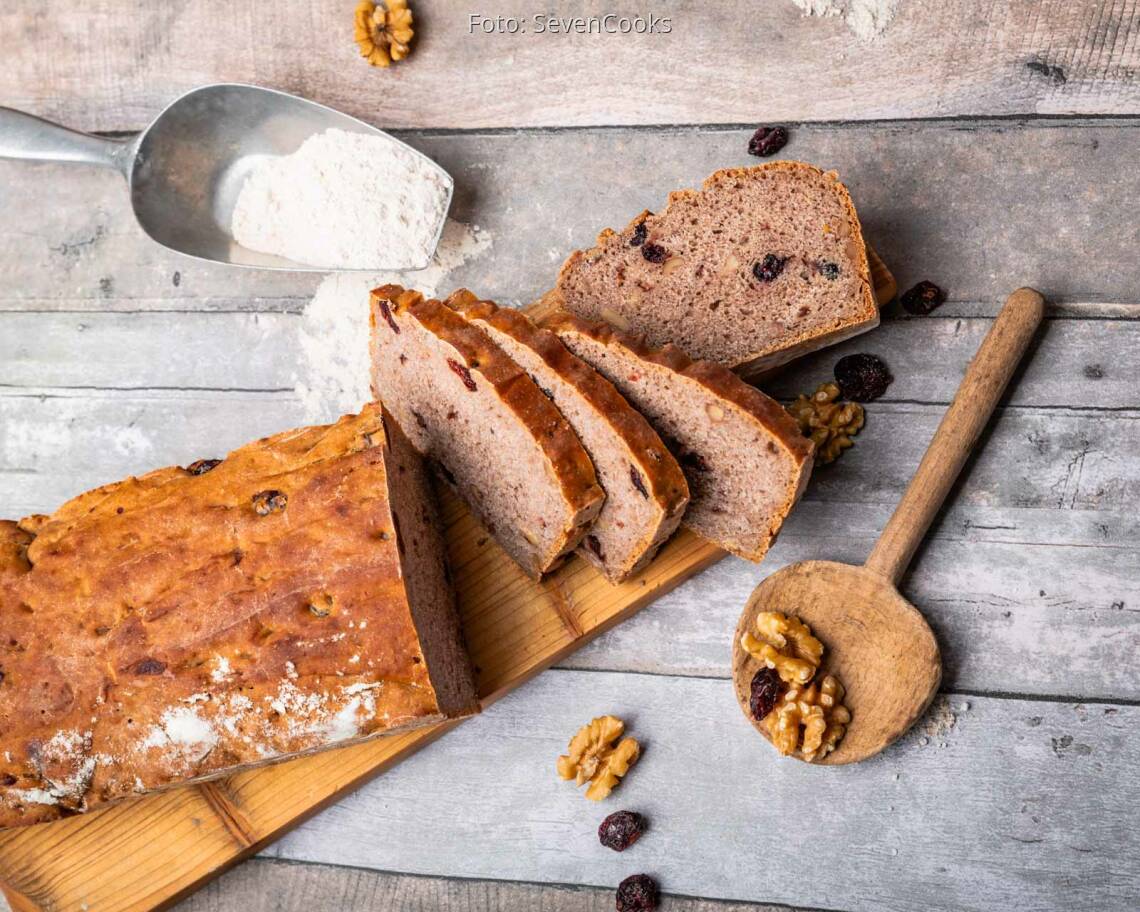 Vegetarisches Rezept: Joghurtbrot mit Walnüssen und Cranberries 3