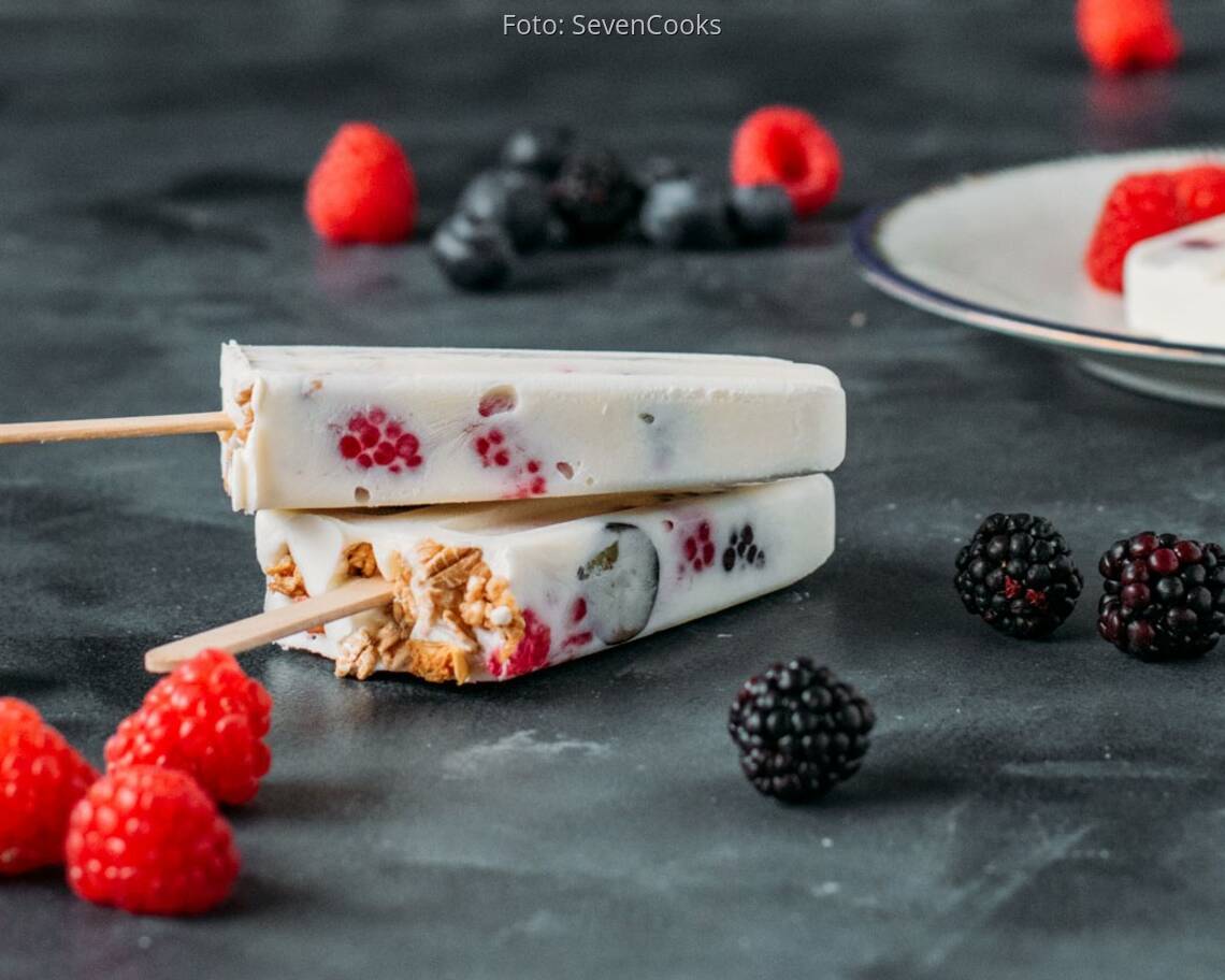 Vegetarisches Rezept: Joghurt-Eis mit Müsli-Crunch 3
