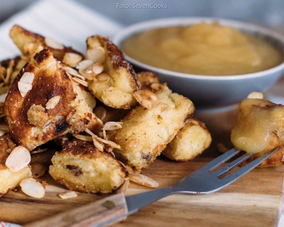 Vegetarisches Rezept: Kaiserschmarrn mit karamellisierten Mandeln