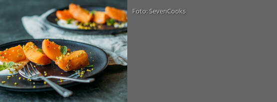 Rezeptbild für "Glasierte Kaki auf griechischem Joghurt"