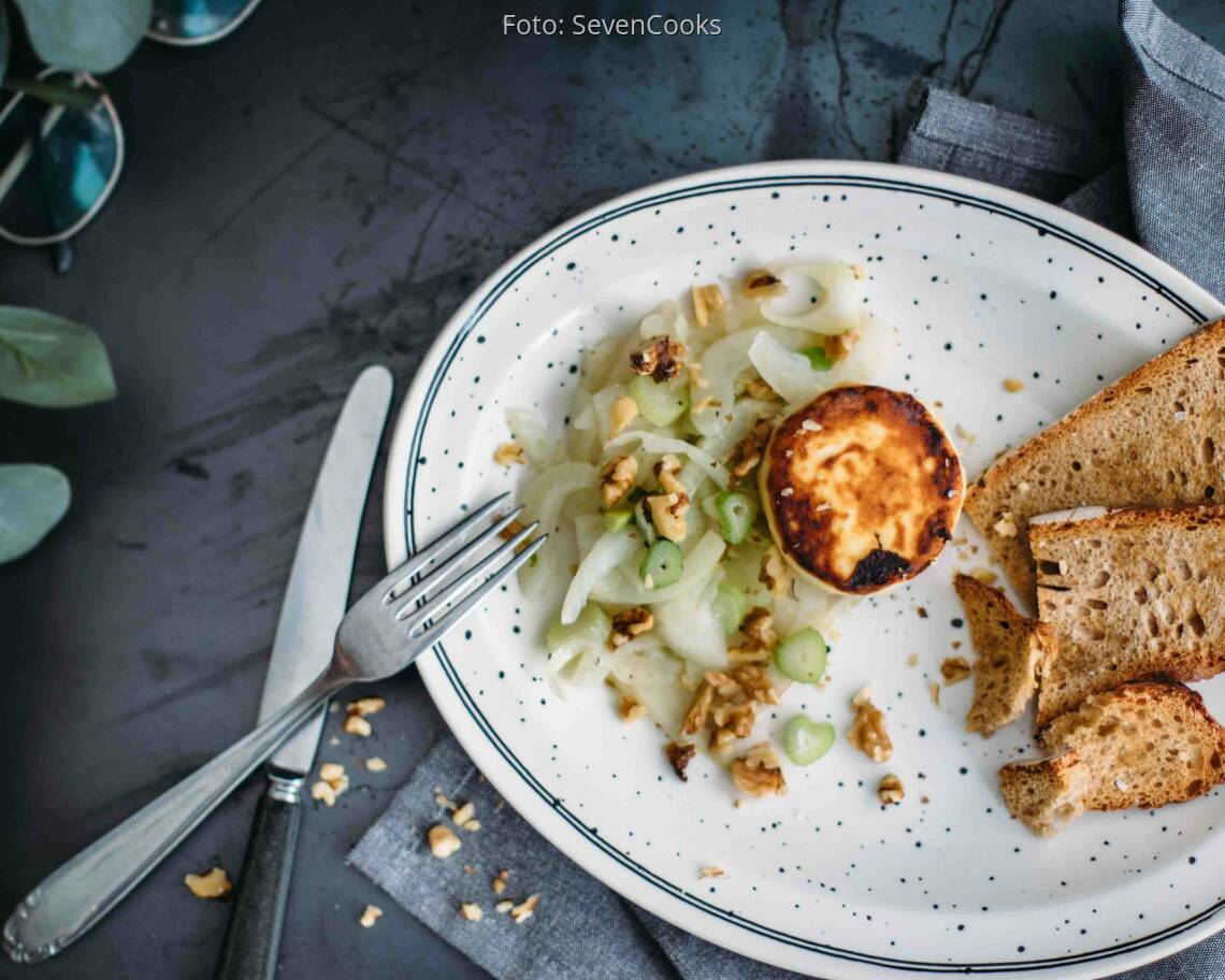 Vegetarisches Rezept: Karamellisierter Fenchel mit Ziegenkäse und geröstetem Brot