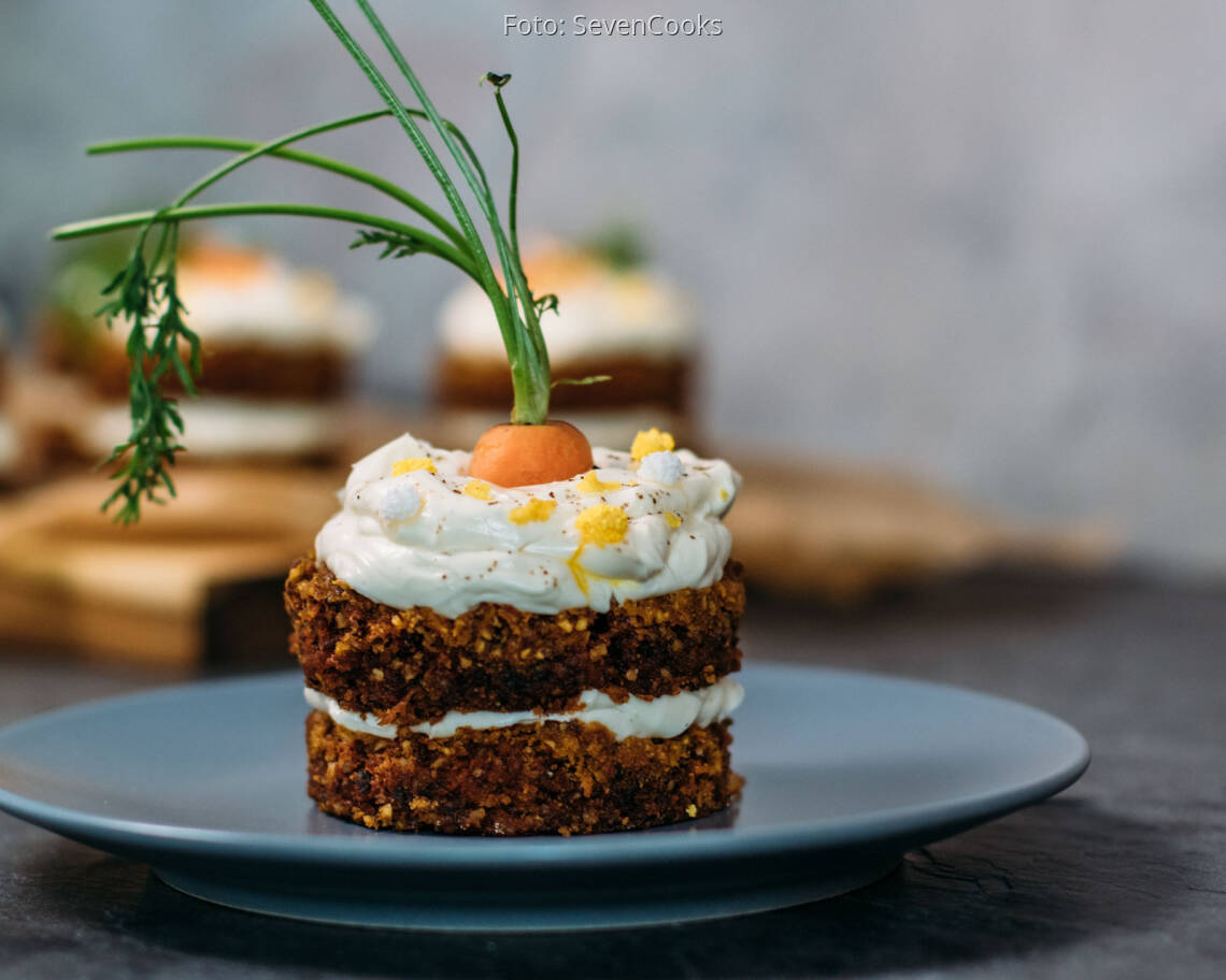 Vegetarisches Rezept: Karottentörtchen mit fruchtiger Frischkäsecreme_1