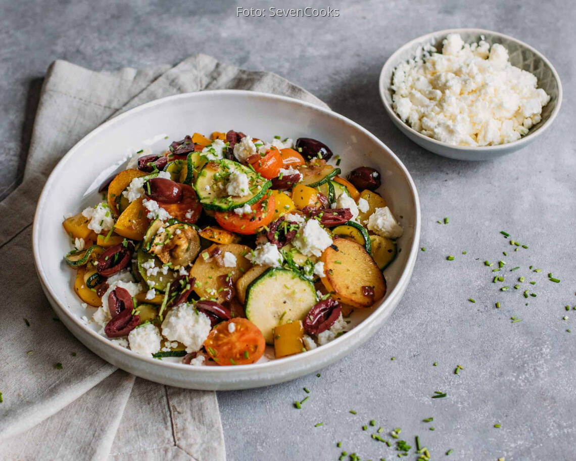 Vegetarisches Rezept: Kartoffel-Gemüse-Pfanne mit Feta