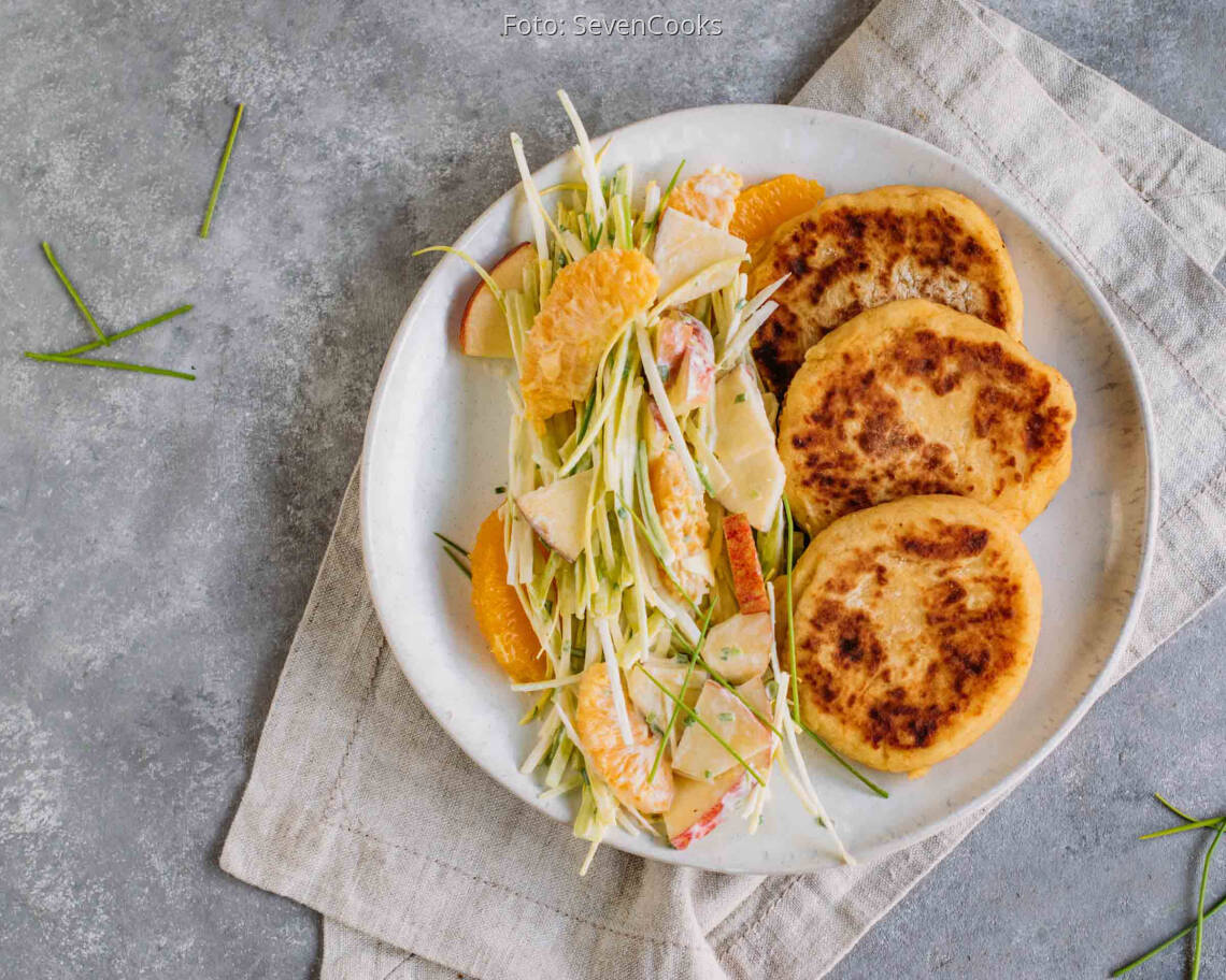 Vegetarisches Rezept: Kartoffelpüree-Pancakes mit fruchtigem Lauchsalat 2