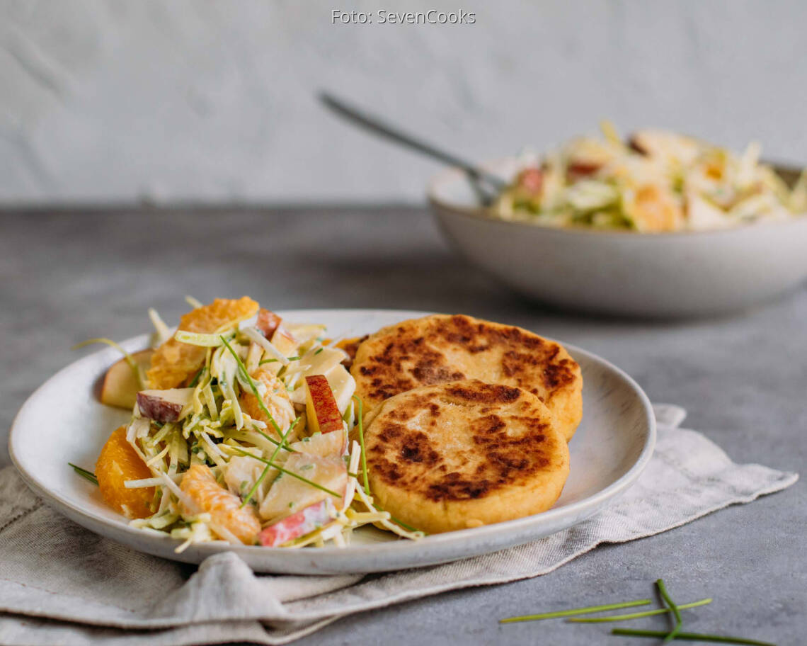 Vegetarisches Rezept: Kartoffelpüree-Pancakes mit fruchtigem Lauchsalat 3