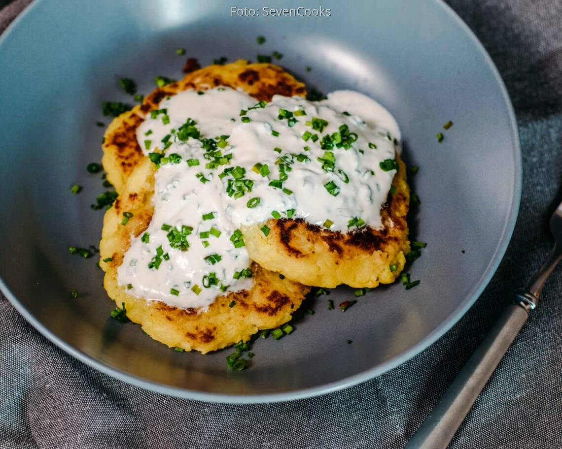 Vegetarisches Rezept: Klassische Kartoffelrösti mit Schnittlauchdip_2