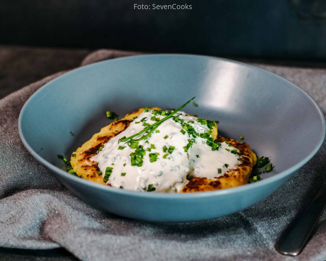Vegetarisches Rezept: Klassische Kartoffelrösti mit Schnittlauchdip_3