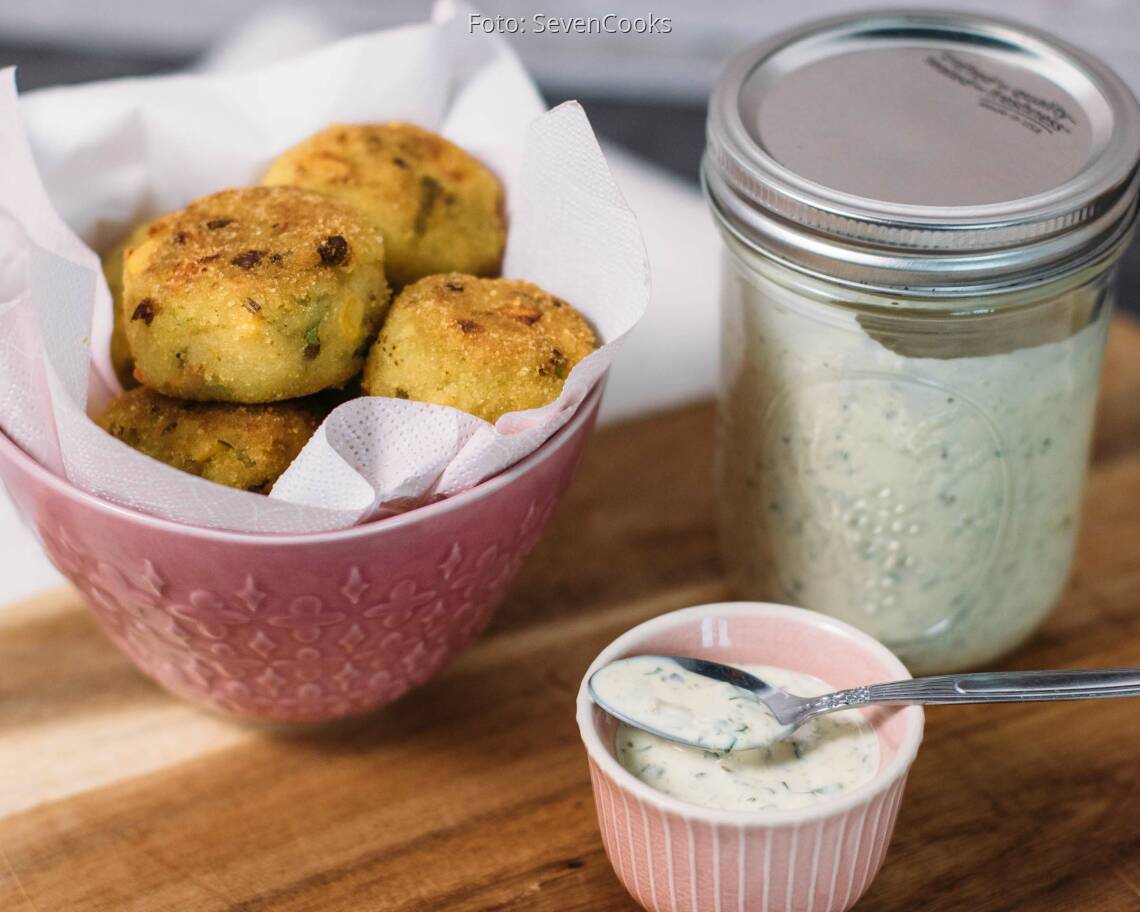Vegetarisches Rezept: Knusprige Gemüsebällchen mit Zitronen-Remoulade