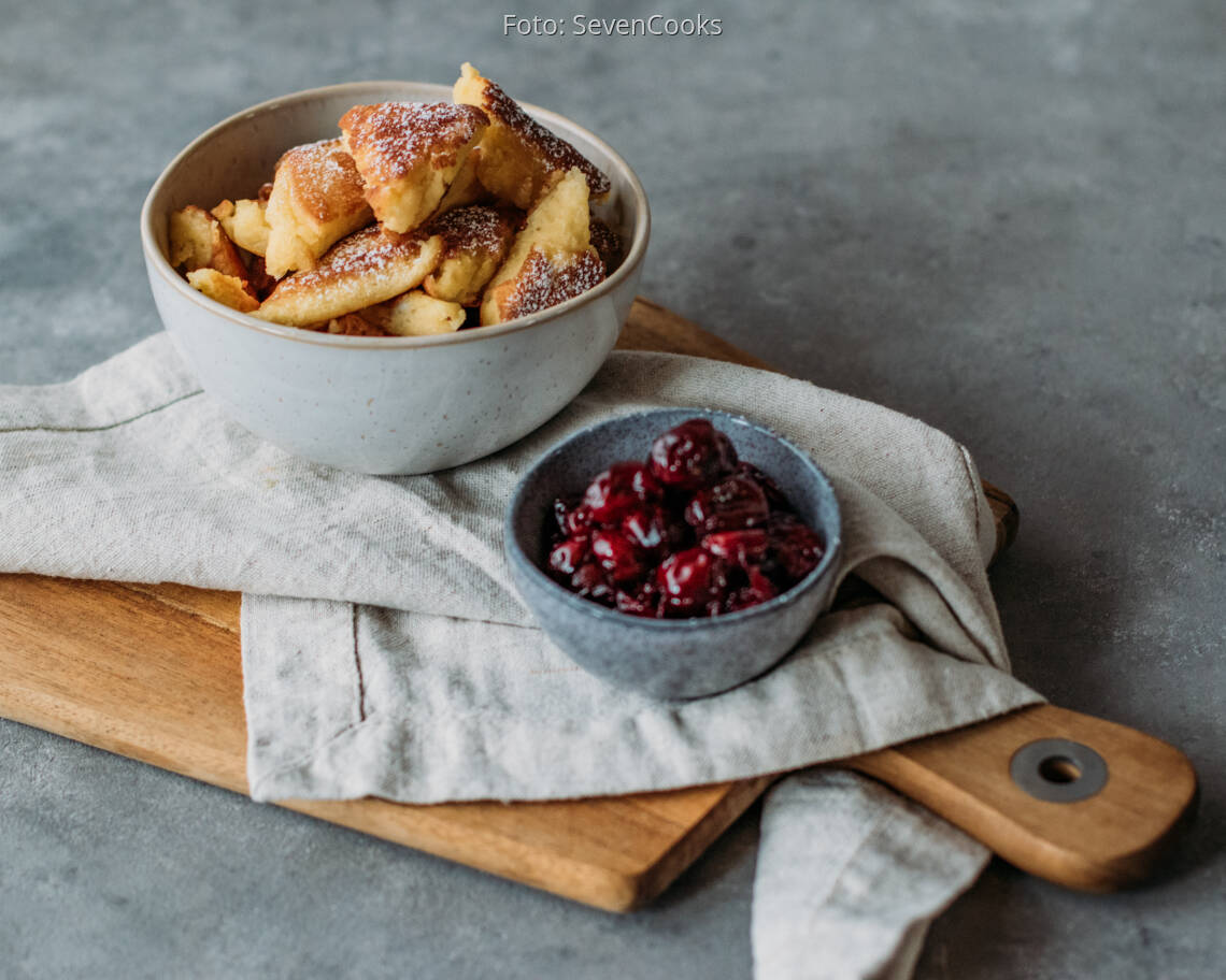 Vegetarisches Rezept: Kokoskaiserschmarrn mit Kirschkompott_2