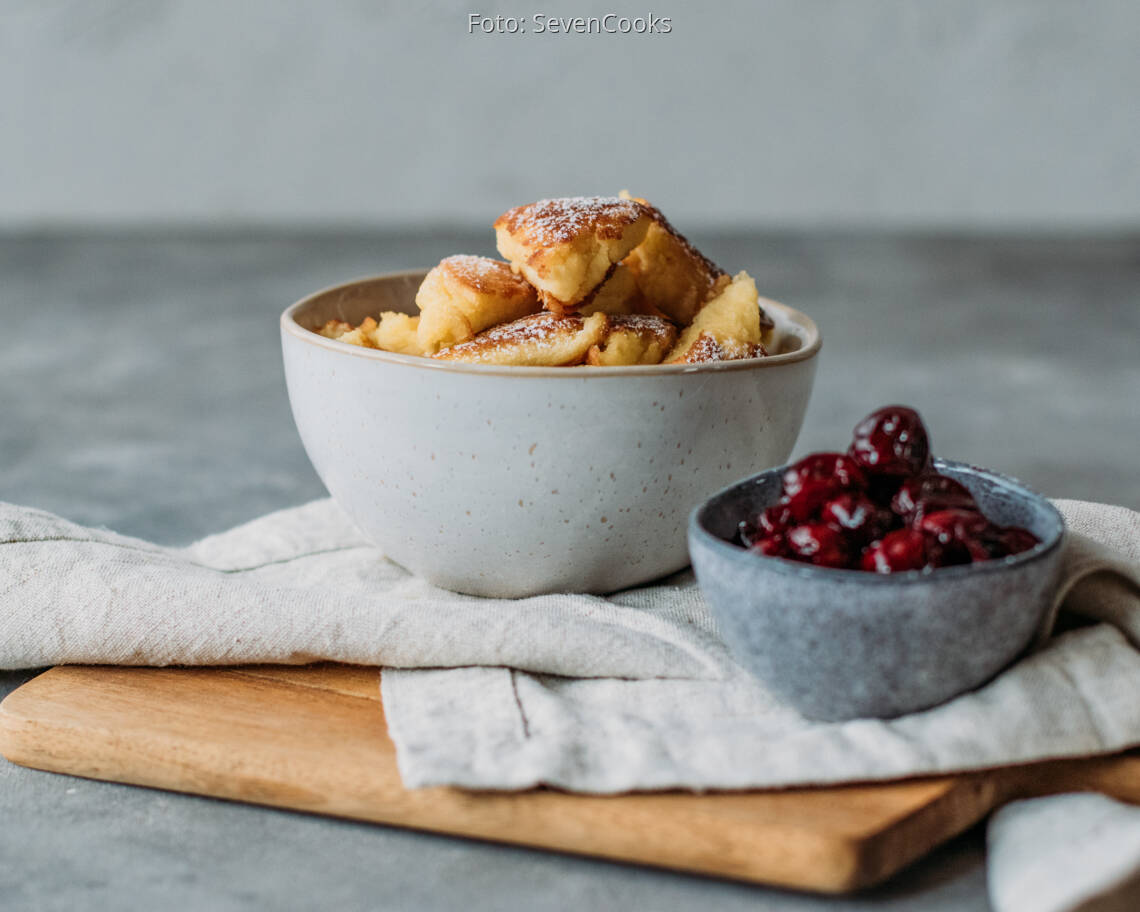 Vegetarisches Rezept: Kokoskaiserschmarrn mit Kirschkompott_3