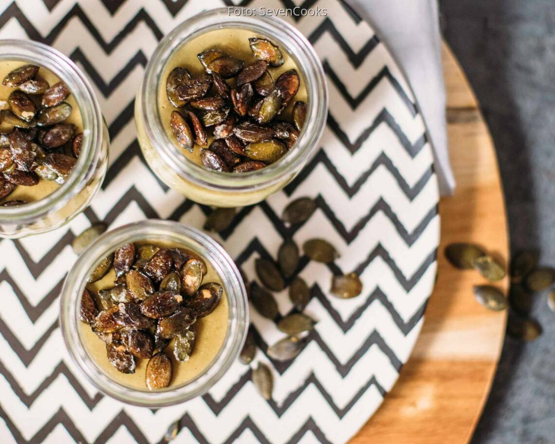 Vegetarisches Rezept: Kürbiskern–Panna–Cotta mit karamellisierten Kürbiskernen 3