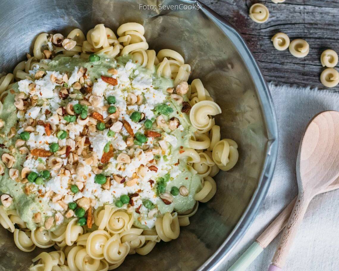Vegetarisches Rezept: Lauwarmer Pastasalat mit Erbsendressing_1