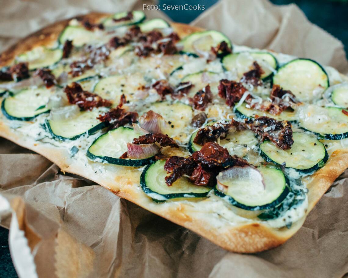 Vegetarisches Rezept: Mediterraner Flammkuchen