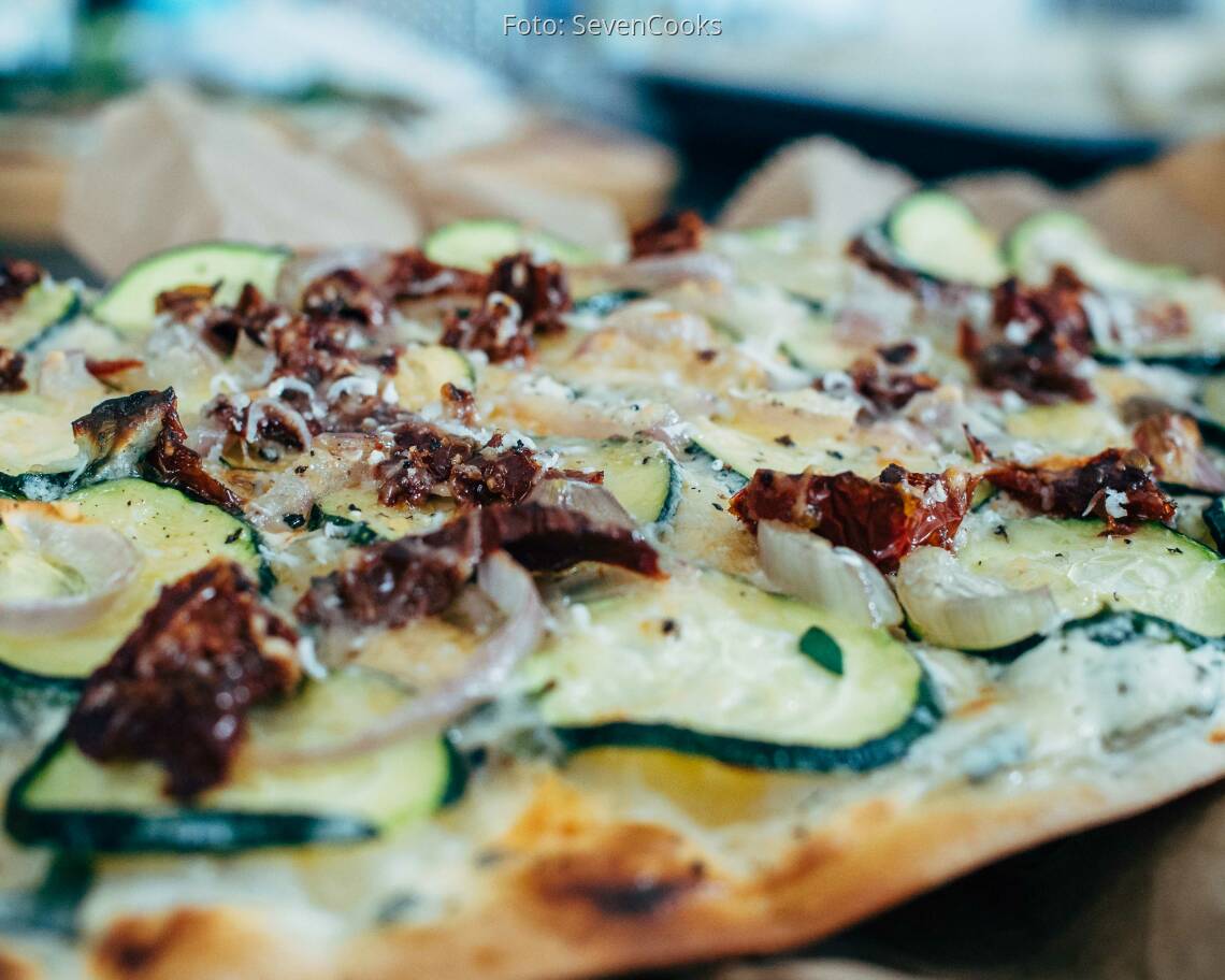 Vegetarisches Rezept: Mediterraner Flammkuchen