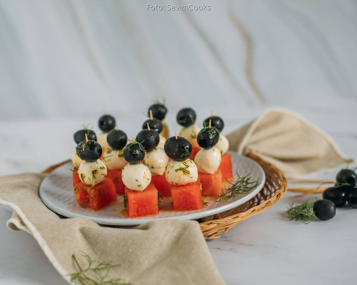 Vegetarisches Rezept: Melonen-Oliven-Mozzarella-Spieße 1
