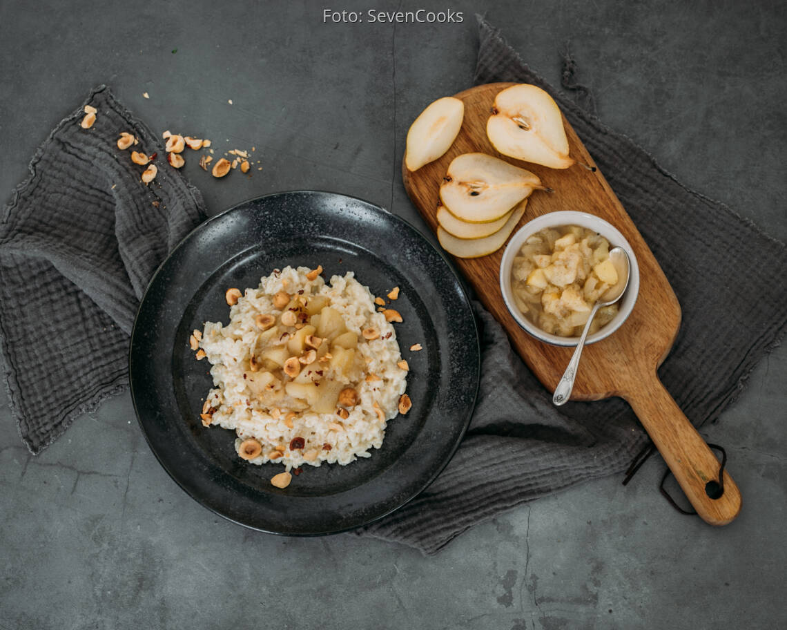 Vegetarisches Rezept: Milchreis mit Birnenkompott und gerösteten Haselnüssen 2