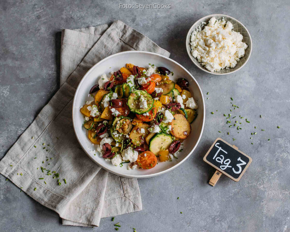 Vegetarisches Rezept: Modern Meal-Prep 3: Kartoffel-Gemüse-Pfanne mit Feta_1_Schild