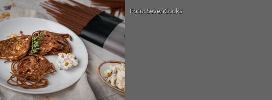 Rezeptbild für "Nudelpuffer mit Blüten-Dip"