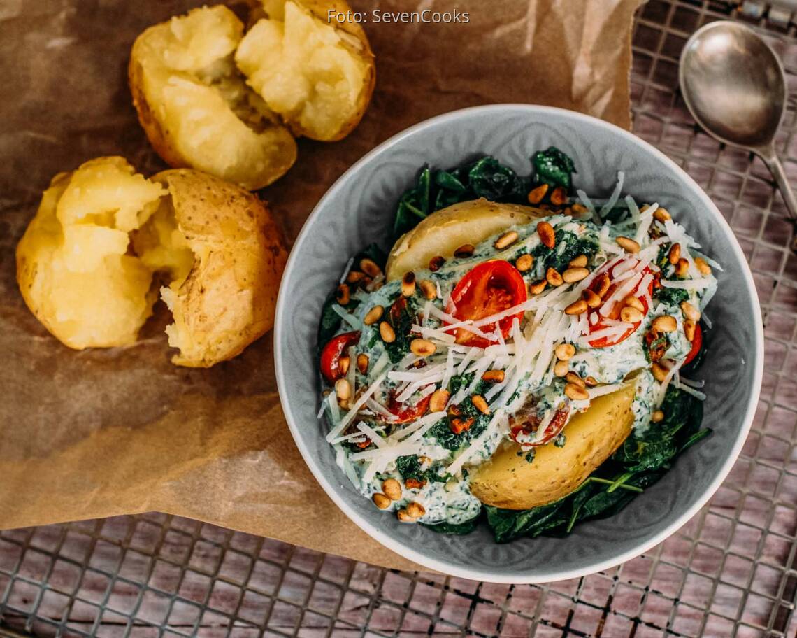 Vegetarisches_Rezept:_Ofenkartoffel_mit_Spinat_Ricotta_Soße_neu_1