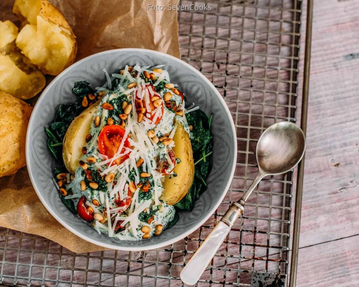 Vegetarisches_Rezept:_Ofenkartoffel_mit_Spinat_Ricotta_Soße_neu_2