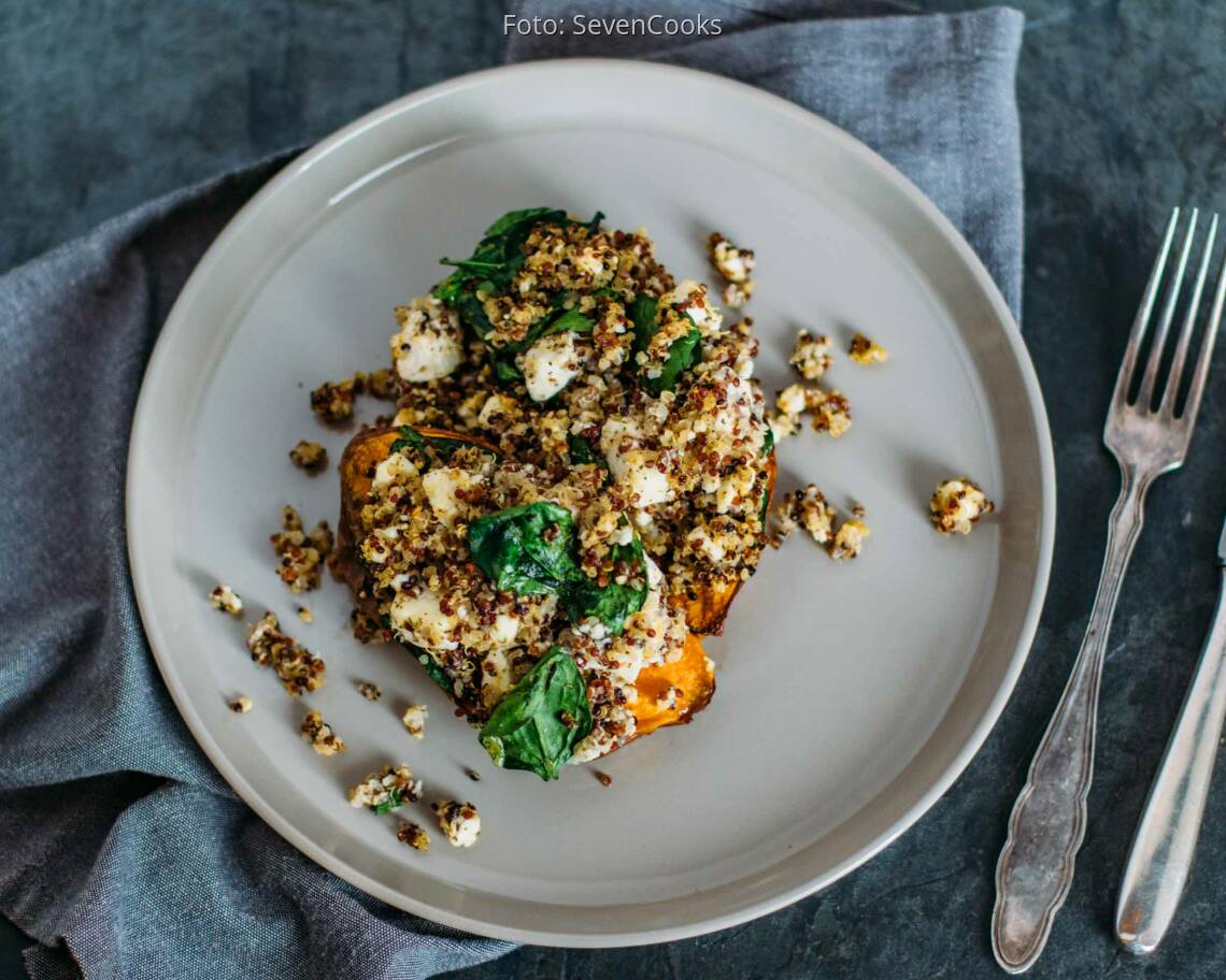 Vegetarisches Rezept: Ofen-Süßkartoffel mit Quinoa und Spinat_2