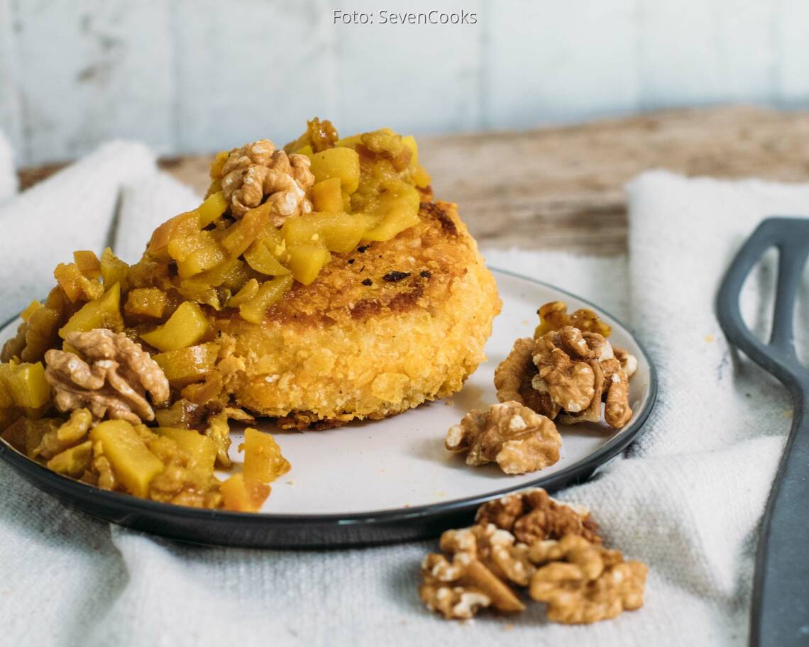 Vegetarisches Rezept: Panierter Camembert mit Apfel-Walnuss-Chutney_1