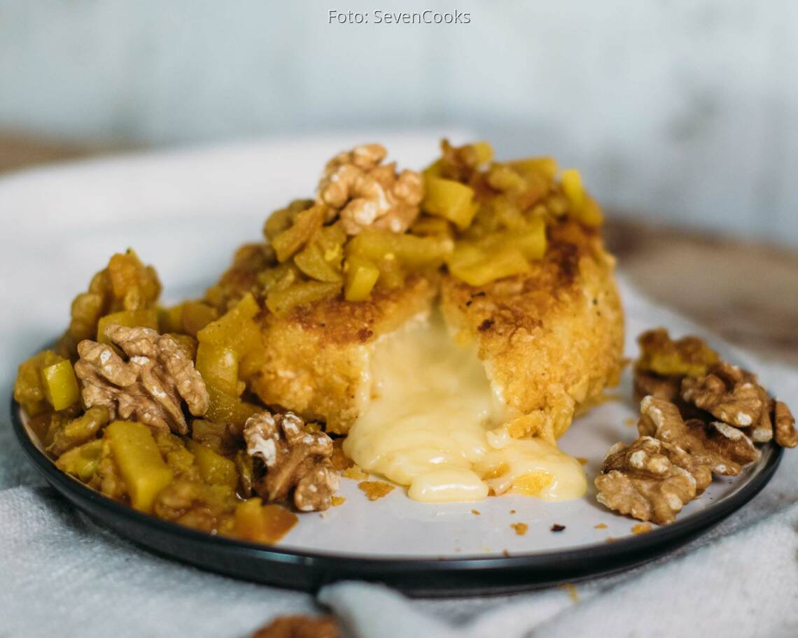 Vegetarisches Rezept: Panierter Camembert mit Apfel-Walnuss-Chutney_3