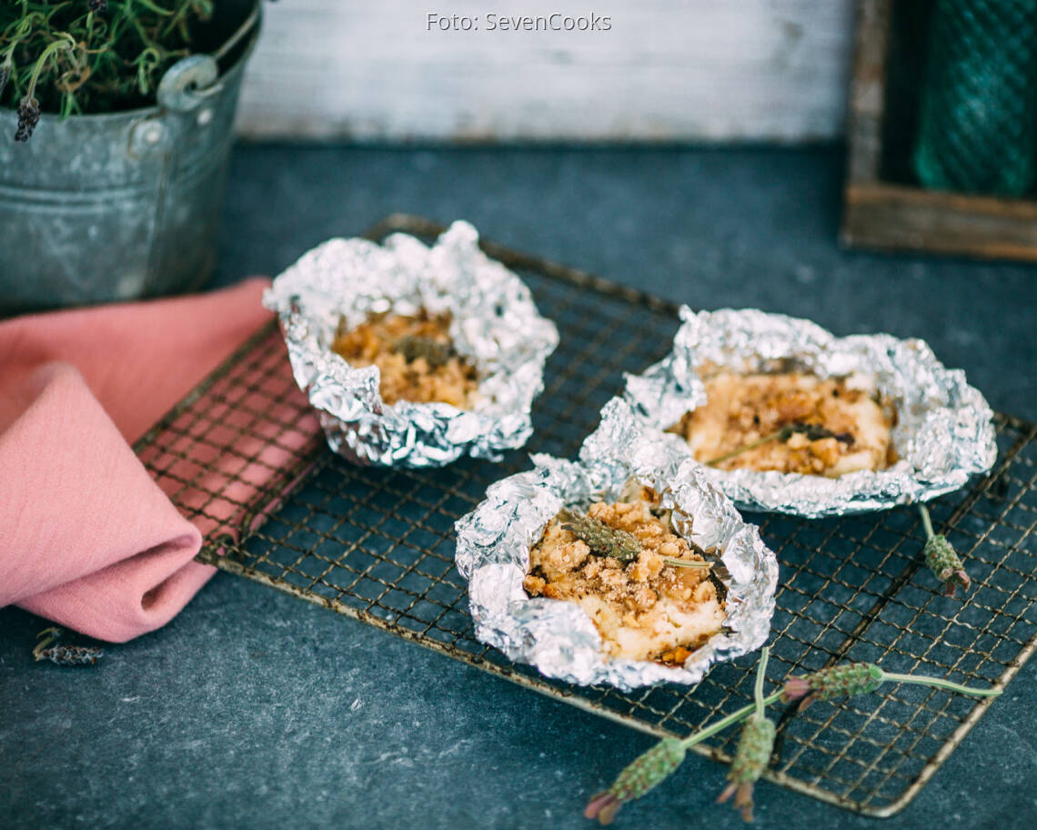 Vegetarisches Rezept: Panierter Feta mit Lavendel
