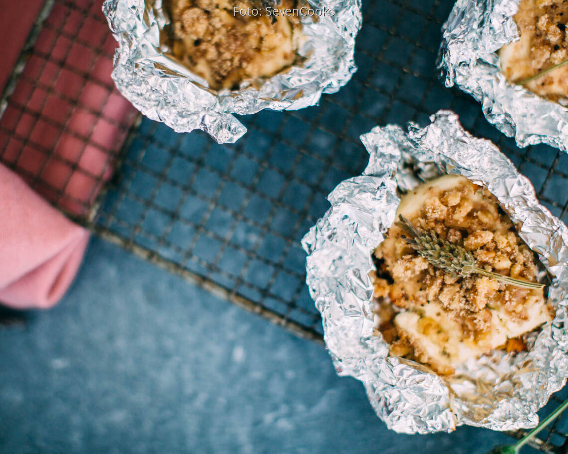 Vegetarisches Rezept: Panierter Feta mit Lavendel