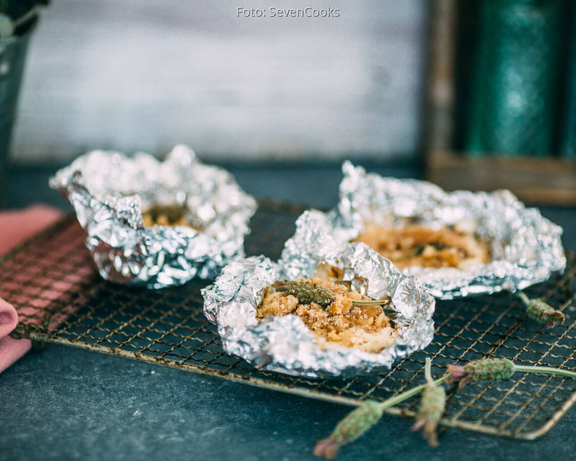 Vegetarisches Rezept: Panierter Feta mit Lavendel